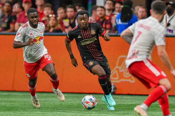George Bello leaving Red Bulls' players in his wake (Photo by Rich von Biberstein/Icon Sportswire via Getty Images)