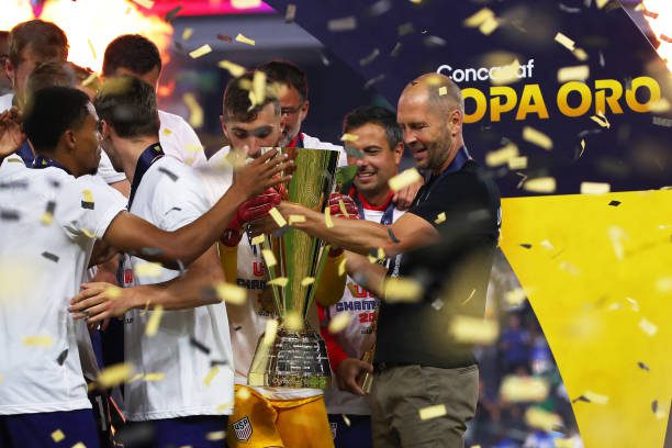LAS VEGAS, NV - AUGUST 01: Head Coach of United States Gregg Berhalter lifts the trophy to celebrate with his players after winning the CONCACAF Gold Cup 2021 final match between Mexico and United States at Allegiant Stadium on August 1, 2021 in Las Vegas, Nevada. USMNT gang (Photo by Omar Vega/Getty Images)